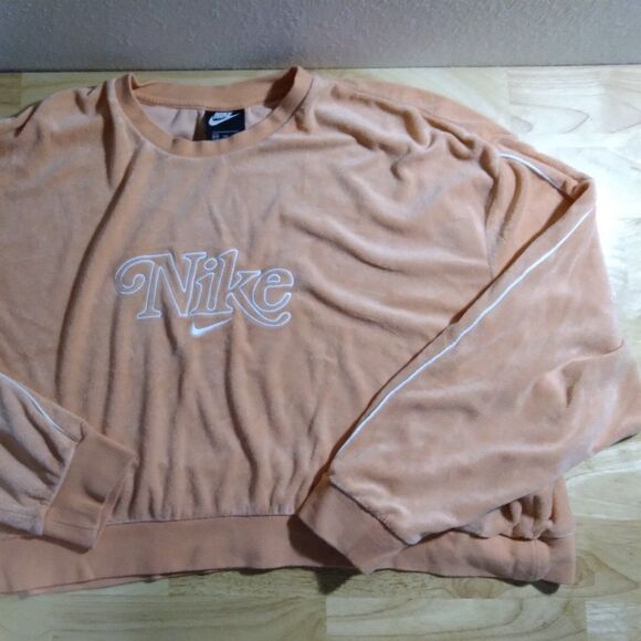 Nike Logo Velveteen Cropped Crewneck Sweatshirt - Picture 3 of 9